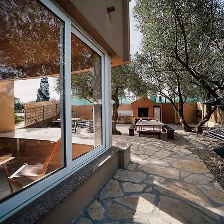 Willa Frida Sutomiscica