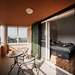 Frida Villa *