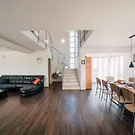 Frida Villa Sutomiscica
