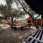 Frida Villa *