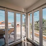Frida Villa *