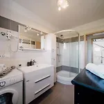 Frida Villa *