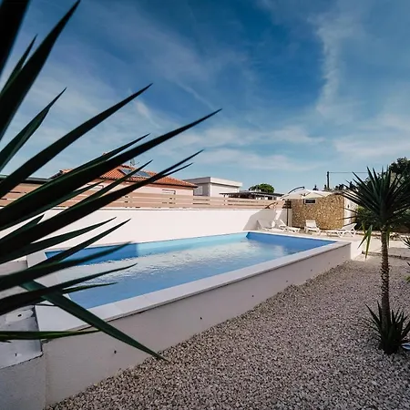 Frida Villa Sutomiscica