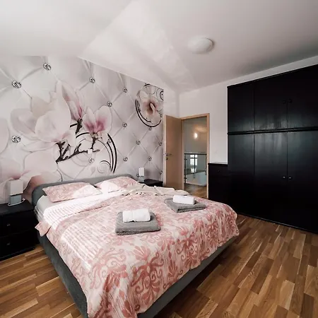 Frida Villa